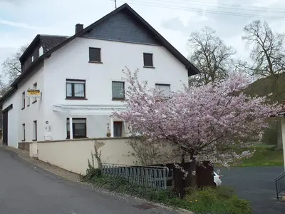 Das Gebäude in dem sich die Pension befindet