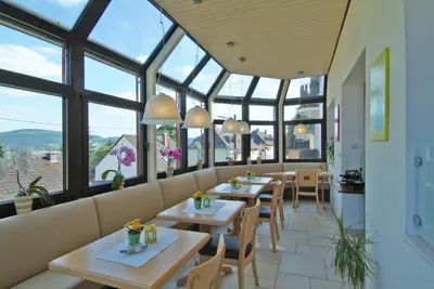 Ein allgemeiner Bergblick oder ein Berglick von des Hotels aus