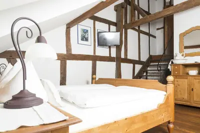 Ein Bett oder Betten in einem Zimmer der Unterkunft Altes Stadttor