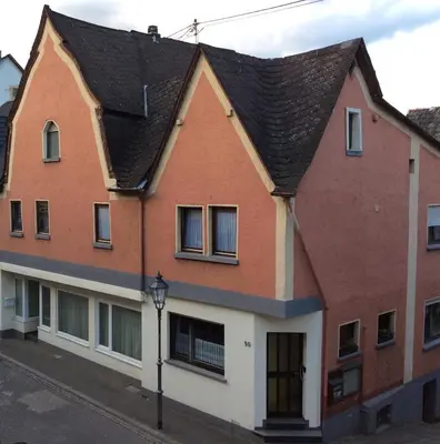 Das Gebäude in dem sich das Privatzimmer befindet