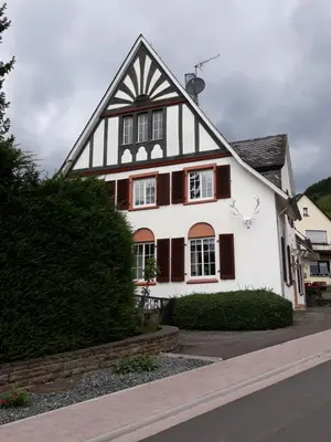 Das Gebäude in dem sich die Ferienwohnung befindet