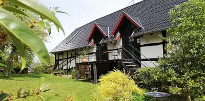 Ein Garten an der Unterkunft Landhaus am Aremberg / Eifel