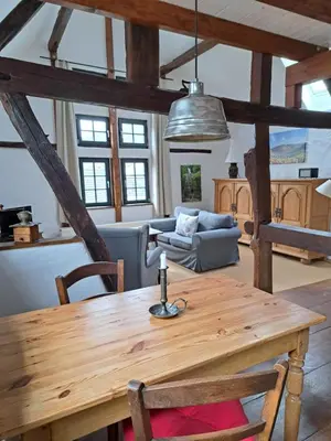 Ein Sitzbereich in der Unterkunft Landhaus am Aremberg / Eifel
