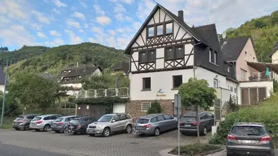 Ein allgemeiner Bergblick oder ein Berglick von des Bed & Breakfasts aus