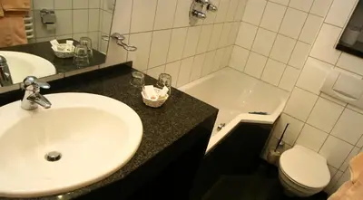 Ein Badezimmer in der Unterkunft Moselland Hotel im Enderttal Zum Onkel Willi