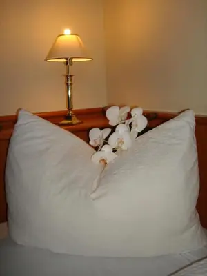 Ein Bett oder Betten in einem Zimmer der Unterkunft Hotel zur Post