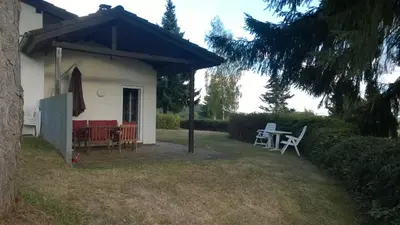 Ein Garten an der Unterkunft Blick in die Südeifel
