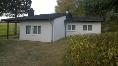 Das Gebäude in dem sich das Ferienhaus befindet