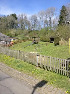 Ein Garten an der Unterkunft Ferienhaus am Sauerbrunnen