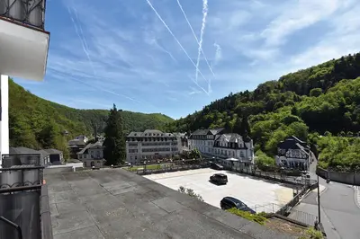 Ein allgemeiner Bergblick oder ein Berglick von des Ferienhauses aus