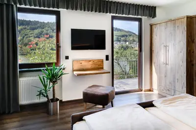 Ein Bett oder Betten in einem Zimmer der Unterkunft Hotel garni 