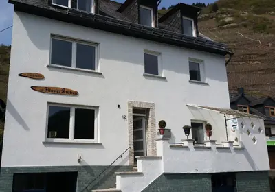 Das Gebäude in dem sich das Ferienhaus befindet