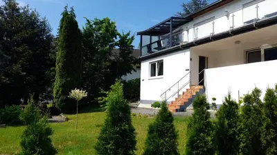 Ein Garten an der Unterkunft Ferienwohnung Nesa
