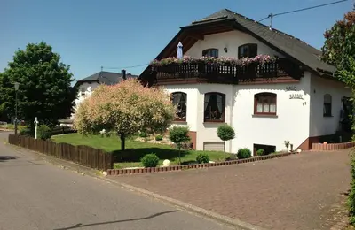 Das Gebäude in dem sich die Ferienwohnung befindet