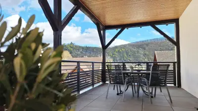 Ein allgemeiner Bergblick oder ein Berglick von der Pension aus