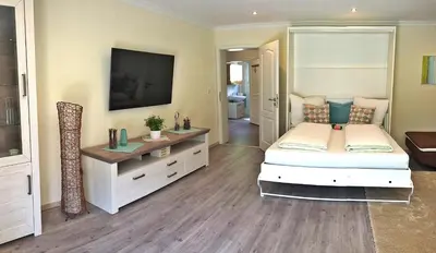Ein Bett oder Betten in einem Zimmer der Unterkunft Roosartige Ferien - Ferienwohnung am Weiherturm