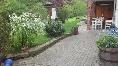 Ein Garten an der Unterkunft Ferienwohnung Blum