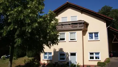 Das Gebäude in dem sich die Ferienwohnung befindet