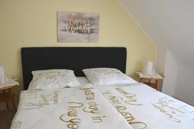 Ein Bett oder Betten in einem Zimmer der Unterkunft Moni's Ferienwohnung