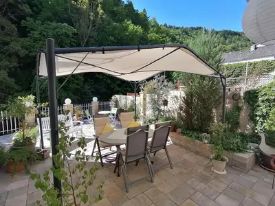 Ein Garten an der Unterkunft Moni's Ferienwohnung