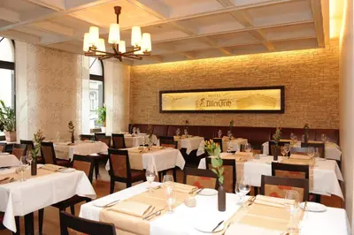 Ein Restaurant oder anderes Speiselokal in der Unterkunft Hotel-Restaurant 
