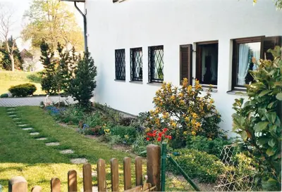 Ein Garten an der Unterkunft Fewo Beate Gensich