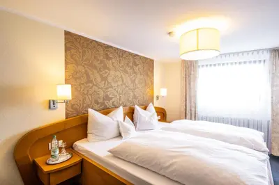 Ein Bett oder Betten in einem Zimmer der Unterkunft Gasthaus Assenmacher
