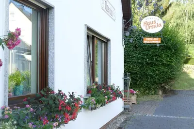 Ein Garten an der Unterkunft Pension Haus Ursula