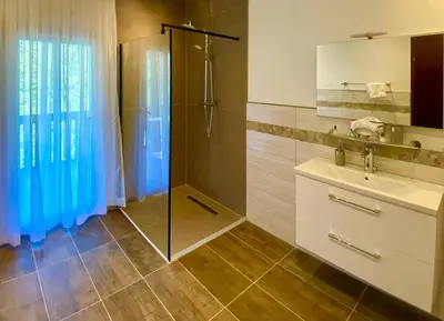 Ein Badezimmer in der Unterkunft Hotel Krone Riesling