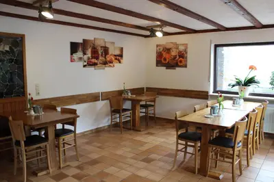 Ein Restaurant oder anderes Speiselokal in der Unterkunft Haus Mühlenruh