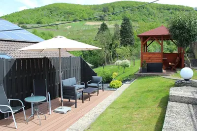 Ein allgemeiner Bergblick oder ein Berglick von der Pension aus