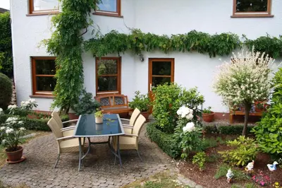 Ein Garten an der Unterkunft Ferienwohnung Mosella