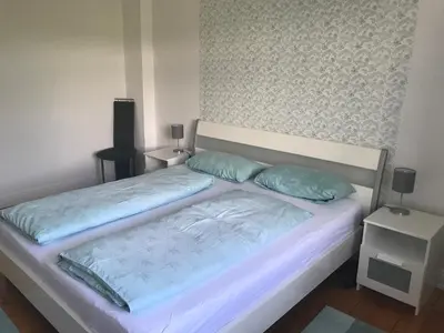 Ein Bett oder Betten in einem Zimmer der Unterkunft 'Ferienhaus Mosel' mit kostenfreien ÖPNV-Ticket