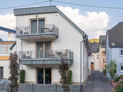Das Gebäude in dem sich das Ferienhaus befindet