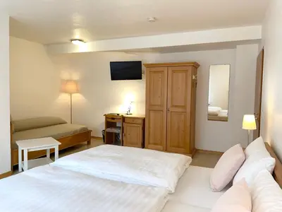 Ein Bett oder Betten in einem Zimmer der Unterkunft Hotel-Pension Hommen