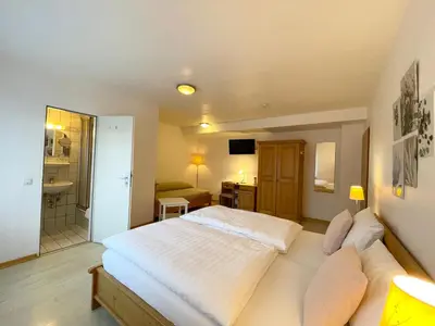 Ein Bett oder Betten in einem Zimmer der Unterkunft Hotel-Pension Hommen