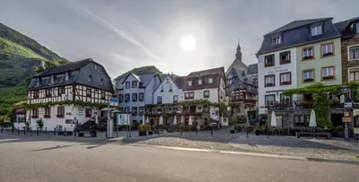 Ein allgemeiner Bergblick oder ein Berglick von der Pension aus