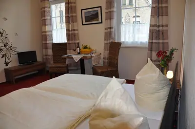 Ein Bett oder Betten in einem Zimmer der Unterkunft Nassauer Hof