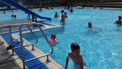 Der Swimmingpool an oder in der Nähe von Ferienwohnung Gerhard Lenz