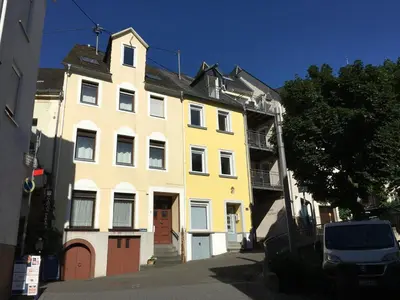 Das Gebäude in dem sich die Ferienwohnung befindet