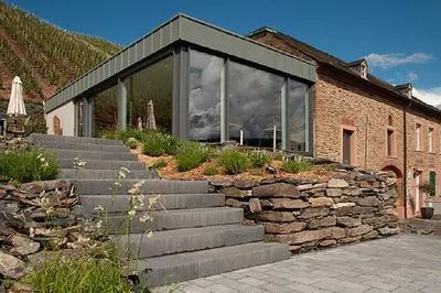 Das Gebäude in dem sich das Ferienhaus befindet