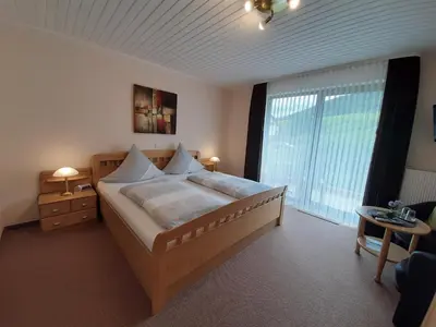 Ein Bett oder Betten in einem Zimmer der Unterkunft Haus Weingarten APPARTEMENTS-ZIMMER