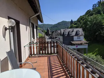 Ein allgemeiner Bergblick oder ein Berglick von der Pension aus