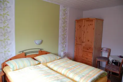 Ein Bett oder Betten in einem Zimmer der Unterkunft Weingut Klein-Götz