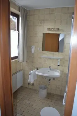 Ein Badezimmer in der Unterkunft Niedereher Mühle