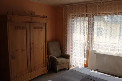 Ein Sitzbereich in der Unterkunft Ferienwohnung Hofmann