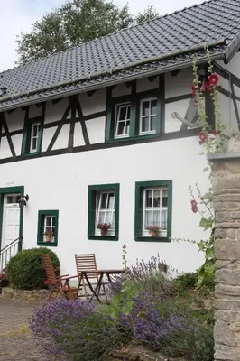 Das Gebäude in dem sich die Ferienwohnung befindet