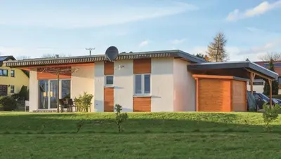 Das Gebäude in dem sich das Ferienhaus befindet