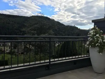 Ein allgemeiner Bergblick oder ein Berglick von der Ferienwohnung aus