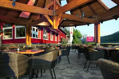 Ein allgemeiner Bergblick oder ein Berglick von des Hotels aus